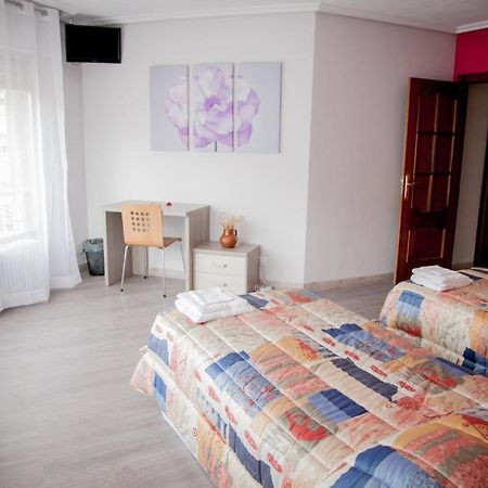 Pension Parque Del Ebro (Adults Only) Logrono Ruang foto