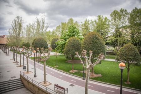 Pension Parque Del Ebro (Adults Only) Logrono Bagian luar foto