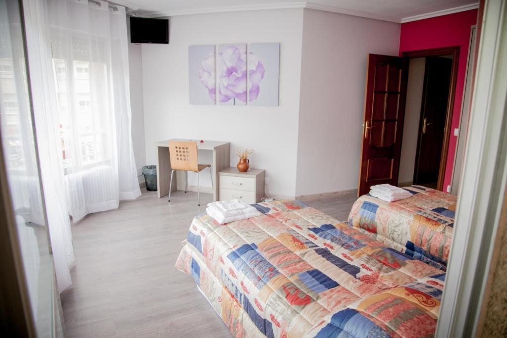 Pension Parque Del Ebro (Adults Only) Logrono Ruang foto