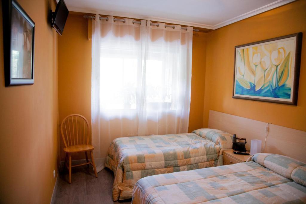 Pension Parque Del Ebro (Adults Only) Logrono Ruang foto